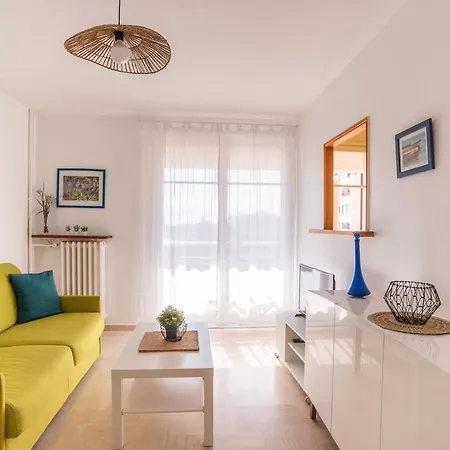 Flat With Loggia At 10min From The Apartament Hyères